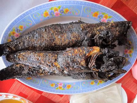 Đặc sản “cá cháy” với nhiều cách chế biến không nơi nào có tại chợ nổi Trà Ôn, Vĩnh Long của là một món ngon có một không hai. Ảnh: Món ngon mỗi ngày.