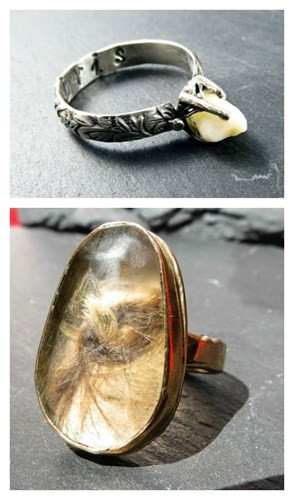 Một chiếc nhẫn gắn răng người và một chiếc nhẫn có mặt là tóc người. Ảnh: Gettyimages.