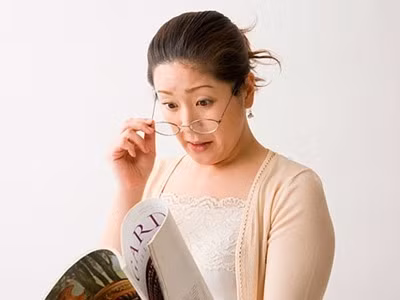 Bệnh lão thị, đấy là tình trạng mắt mờ dần do rối loạn điều tiết. Bệnh này sinh ra do tình trạng thay đổi khúc xạ ở người từ 40 tuổi trở đi do giảm khả năng điều tiết của thuỷ tinh thể.