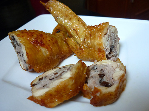 Gà nhồi nấm tươi. Ảnh: Món ngon mỗi ngày.