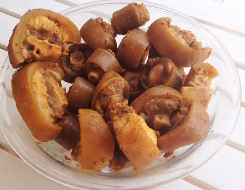 Đầu tiên, trong top 10 món ăn ngon từ đuôi động vật phải kể đến lẩu đuôi bò. Ảnh: Món ngon mỗi ngày.