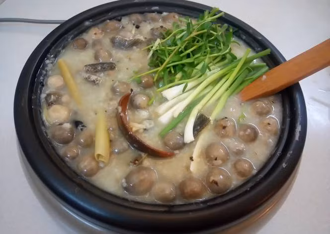 Cháo rắn thơm ngon, béo và giàu dinh dưỡng tốt cho sức khỏe. Nguồn ảnh: Địa điểm ăn ngon, Đặc sản miền Tây.