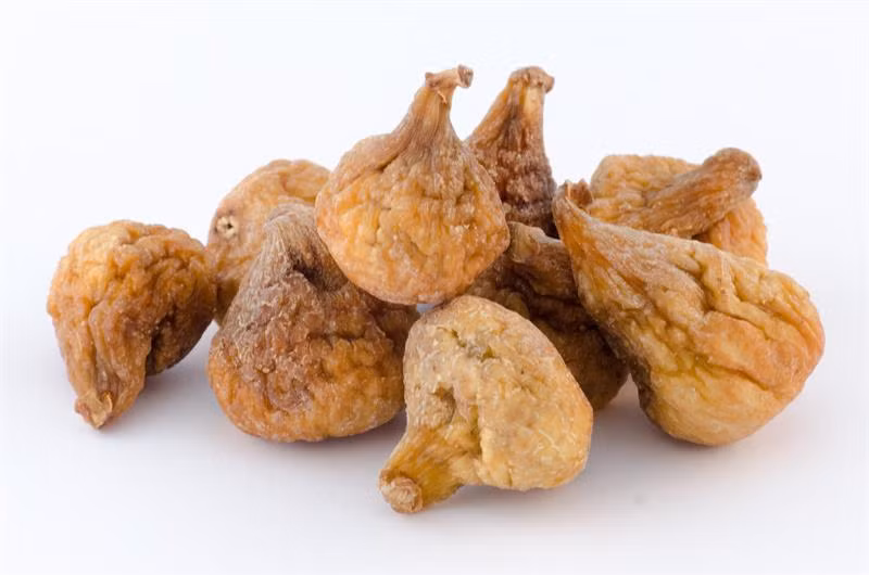 Khi bị ngộ độc, bạn có thể lấy 200g quả vả, 200g quả sung, lá móc mèo 50g, rễ canh châu 50g. Thái nhỏ phơi khô, tẩm rượu, sao vàng. Sau đó sắc uống ngày 1 thang, chia làm 2 lần uống trong ngày. Nguồn ảnh: YouTube, Kênh sức khỏe. (Thông tin trong bài thuốc chỉ mang tính chất tham khảo, khi sử dụng vui lòng tham khảo ý kiến bác sĩ.)