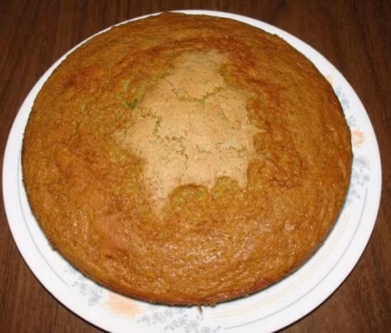 Dùng dầu dừa khi nhào bột làm bánh hoặc phết nướng bánh giúp món bánh của bạn thơm ngon, ngọt ngào hơn hẳn. Ảnh: Món ngon mỗi ngày.