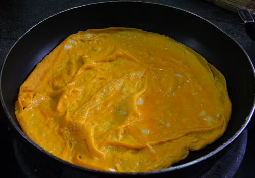 Dầu dừa rán trứng cũng giúp món ăn của bạn thơm ngon hơn hẳn. Ảnh: Món ngon mỗi ngày.