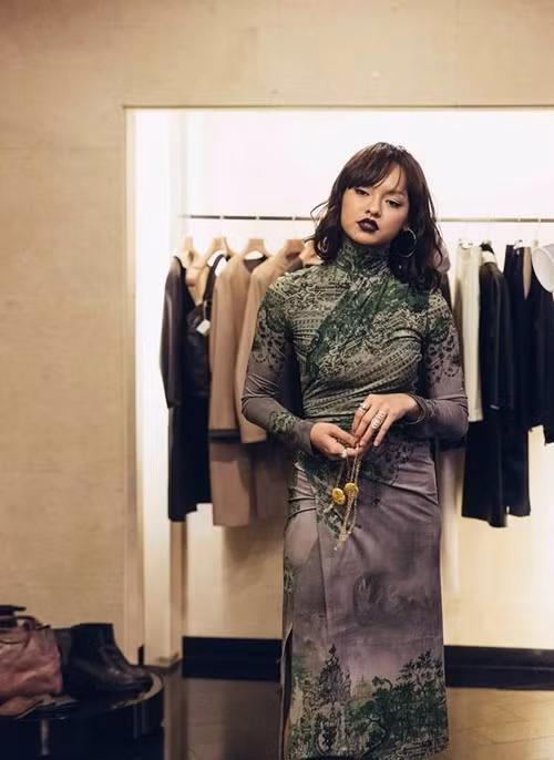 Mai Ngô vẫn duy trì phong độ xấu lạ khi diện những mốt thời trang không giống ai. Ảnh: Zing.