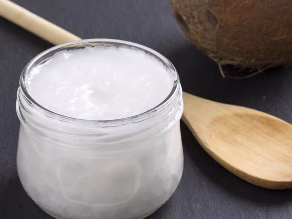 Cách sử dụng dầu dừa để điều trị bệnh tiểu đường tại nhà khá giản đơn, bạn có thể thực hiện bằng một trong những cách sau đây. Ảnh: Bài thuốc vn.