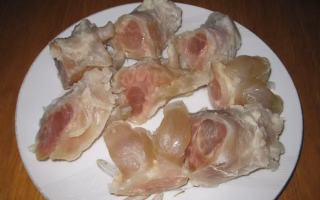 Một loại gân động vật cũng được sử dụng làm thuốc là gân bò. Ảnh: Dân Việt.