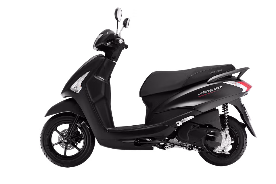 Còn phiên bản Standard sẽ có 3 tùy chọn màu sắc là đỏ, xanh lá và màu mới đen bóng.