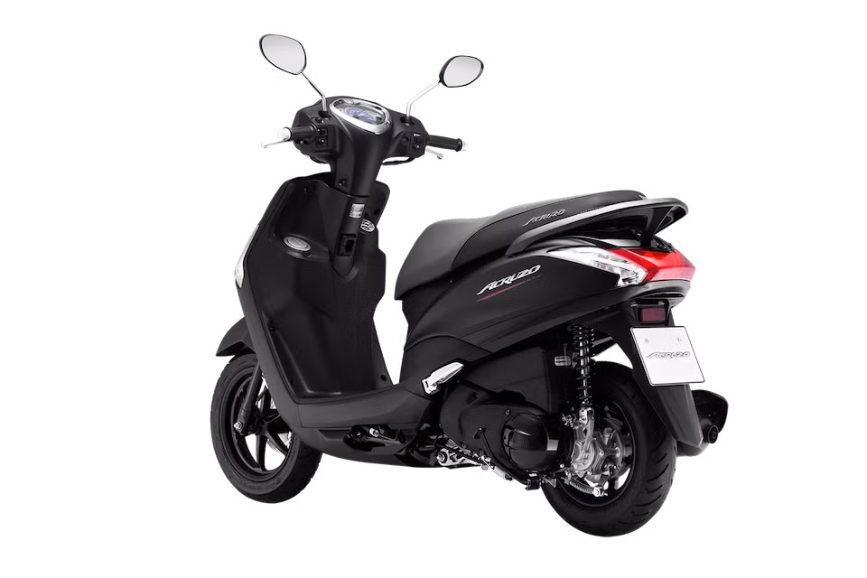  Yamaha Acruzo 125 có kích thước tổng thể là 1.805 x 685 x 1.145 mm (Dài x Rộng x Cao), độ cao yên 785 mm và khoảng sáng gầm 125mm. Xe sử dụng bộ khung sườn mới giúp giảm trọng lượng xe ở mức tối đa, giúp trọng lượng tổng thể chỉ dừng ở 99 kg.