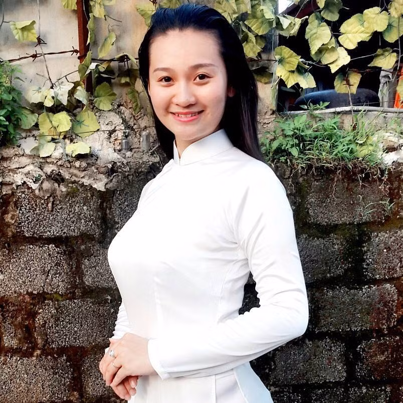 Từng học tập và rèn luyện trong ngành công an, cảnh sát nên vóc dáng, thân hình của Phương Thảo khá đẹp. Đây vừa là thế mạnh của cô, vừa giúp bộ ảnh trở nên ấn tượng, bắt mắt hơn.