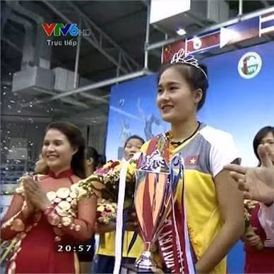 Nhan sac chan dai 9X gianh ngoi Hoa khoi VTV Cup 2015