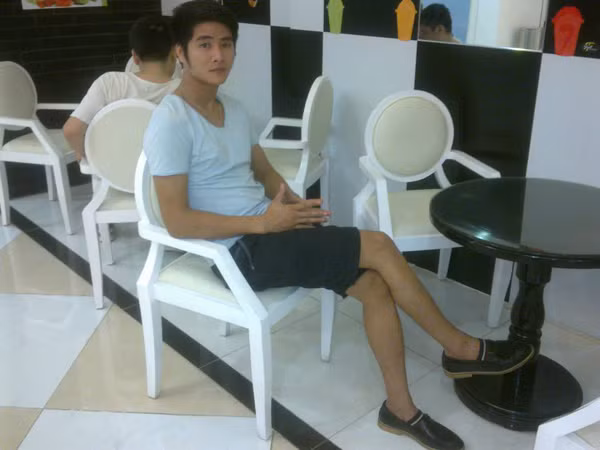 Ngoài làm một thầy giáo, với thân hình đẹp, thầy An còn làm thêm công việc của một người mẫu tóc và Promotion Boys (PB). Thầy giáo 9X luôn thể hiện sự năng động, sức trẻ của mình trong mọi công việc, từng quản lý nhiều PG, PB, làm việc, dựng chiến dịch quảng cáo cho nhiều nhãn hiệu lớn.