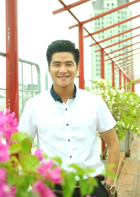 Thầy giáo hot boy sở hữu khuôn mặt bảnh trai, đôi mắt biết cười và thân hình, vóc dáng rất chuẩn. Thầy An cao 1m80 và khiến nhiều nam, nữ sinh phải đổ rạp về sự vui tính, hài hước.