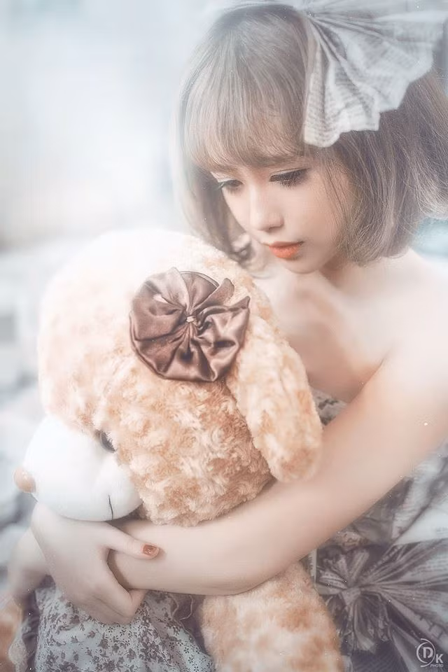 Ngoài ra, thông qua bộ trang phục đặc biệt này, chàng phó nháy 9X muốn gửi gắm quan điểm: “Có những thứ bị chúng ta bỏ đi vì tưởng chừng nó đã vô dụng, thế nhưng nó hoàn toàn có thể tạo nên thành một tác phẩm nghệ thuật nếu chúng ta biết cách sử dụng nó”.