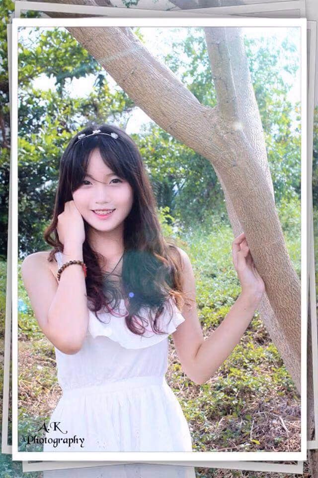 Hiện tại ngoài việc học, Hương Linh cũng kinh doanh, bán một số sản phẩm làm đẹp trên mạng. Tuy nhiên cô bạn chỉ làm thêm công việc này cho vui với quy mô nhỏ để tìm kiếm thêm niềm vui, trải nghiệm. Mục tiêu chính của Hương Linh vẫn là ngành học sư phạm và tìm được một công việc tốt, đúng chuyên ngành sau khi ra trường.