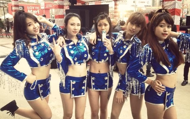 Ngoài hoạt động cùng nhóm nhảy S.I.N.E, biểu diễn ở Hà Nội và nhiều tỉnh thành trên cả nước, Thu Ly còn kiêm luôn công việc dạy nhảy cho nhiều công ty, các CLB cho các em nhỏ, thanh thiếu niên có sở thích nhảy múa.