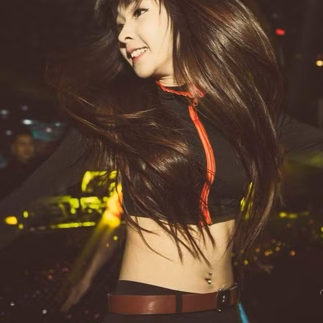 Tuy nhiên, bằng sở thích và sự hăng say, Thu Ly chăm chỉ luyện tập, đi diễn, kiếm được tiền từ niềm đam mê và dần độc lập về tài chính. Chính điều này đã giúp Thu Ly thuyết phục thành công gia đình mình cho đi theo con đường nghệ thuật.