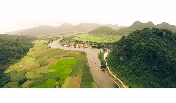 Do “Say You Do” là một ca khúc hay, được đông đảo bạn trẻ biết đến và từng tạo nên một cơn sốt trên mạng xã hội nên Hoàng Rob đã quyết định chơi ca khúc này trong clip của mình nhằm tạo ra thêm điểm nét ấn tượng, độc đáo.