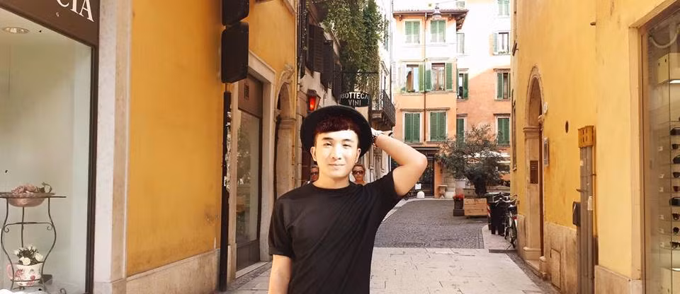 Thực hiện đoạn clip dài hơn 4 phút, Hoàng Rob và các cộng sự đã sử dụng flycam để ghi lại những hình ảnh từ trên cao.