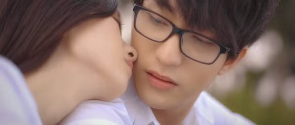 Trong phim Bê Trần và Jun Vũ có nhiều đoạn diễn giàu cảm xúc, nhiều cảnh quay tình cảm với nhau. Qua những thước phim này, các fan nhận ra cặp trai xinh gái đẹp cũng thực sự rất đẹp đôi.