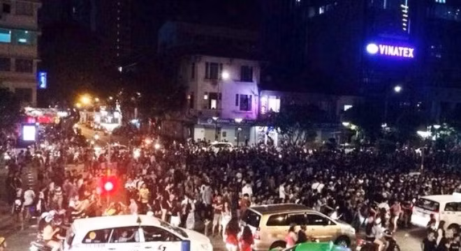 Co gai trong vu nao loan tren duong Nguyen Hue noi gi?