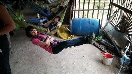 Nu phuot thu biet nam ngu tren day nhu Co Long