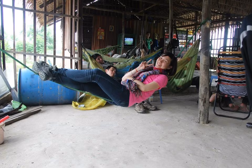 Nu phuot thu biet nam ngu tren day nhu Co Long-Hinh-4