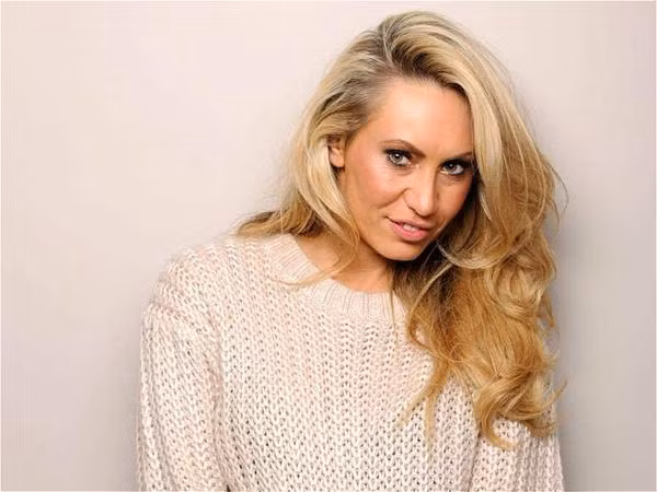 Khi sự việc bại lộ, kéo theo đó là một chuỗi những vụ kiện. Watson bị bẫy vào một vụ tống tiền và bị phạt 25.000 bảng. Không ai ở Manchester giúp, nên cô đã đến Liverpool- đại kình địch của Man United, và tại đây, luật sư Cassell Moore đã giúp cô miễn phí. Cuối cùng, công lý cũng được thực thi, Rojo đã phải đền bù 25.000 tiền án phí cho cô. Tuy vậy, cuộc sống sau đó của hậu vệ này cũng không bị ảnh hưởng nhiều.