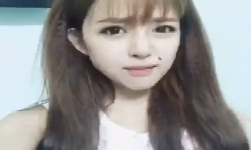 Cô giáo Lê Na cũng đã thừa nhận bản thân đã có những hành động, lời nói có phần quá đáng trong lúc nóng giận. Tuy nhiên, nữ giáo viên có thâm niên luyện thi tiếng Anh này cũng công khai đoạn email mà cô không biết đó là ai gửi với nội dung đe doạ sẽ bắt cóc con của cô Lê Na.