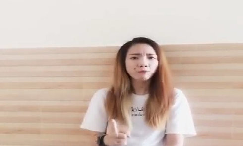 Trở lại với sự việc xảy ra ở trung tâm ngoại ngữ, hiện tại những người trong cuộc đều đã lên tiếng. Nữ học viên tên Yến, người bị cô Lê Na xưng tao-mày, mắng là "mất dạy", "vô học" đã kể lại chi tiết sự việc và cho biết bản thân đã rất kiềm chế nhưng còn bị cô Lê Na gửi mail đe doạ, bắt xin lỗi.