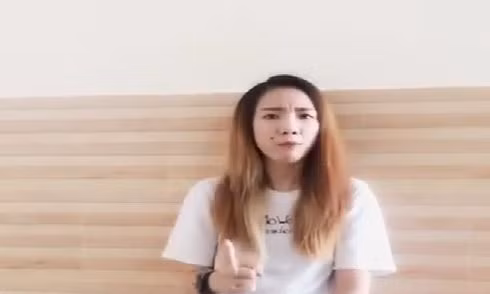 Trở lại với sự việc xảy ra ở trung tâm ngoại ngữ, hiện tại những người trong cuộc đều đã lên tiếng. Nữ học viên tên Yến, người bị cô Lê Na xưng tao-mày, mắng là "mất dạy", "vô học" đã kể lại chi tiết sự việc và cho biết bản thân đã rất kiềm chế nhưng còn bị cô Lê Na gửi mail đe doạ, bắt xin lỗi.