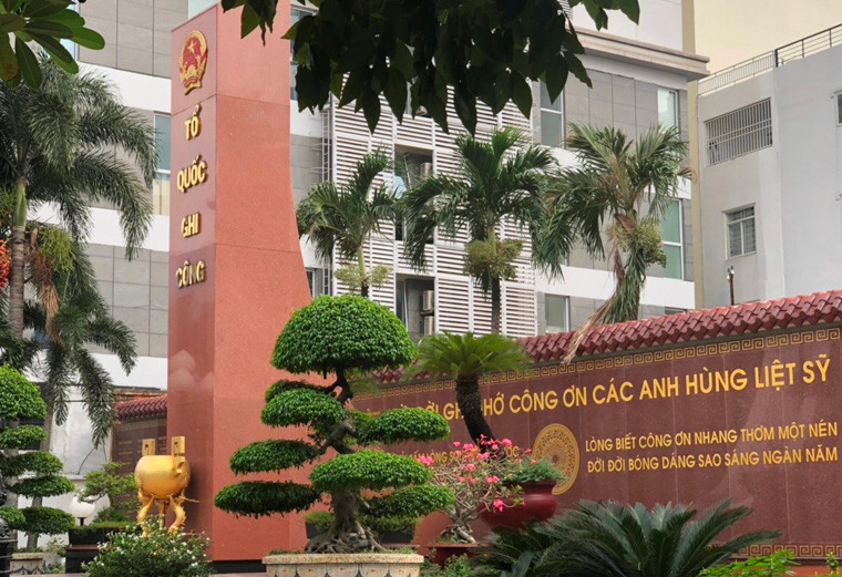 Lư hương trên Đài Tổ quốc ghi công lạnh lẽo đến ngỡ ngàng. 