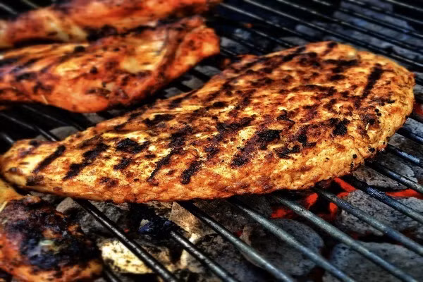 11. Thực phẩm được nấu ở nhiệt độ cao Khi thực phẩm được làm nóng đến nhiệt độ cao, tất cả những món nướng, chiên, hoặc thanh trùng ngon miệng đều giải phóng các cytokine khi ăn và gây viêm khắp cơ thể.