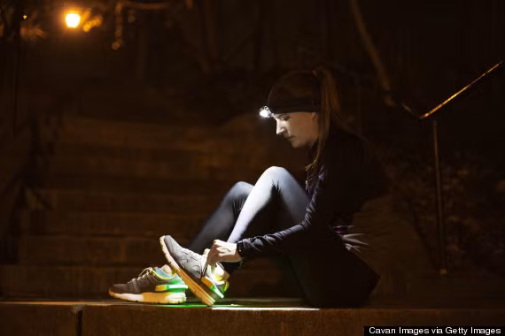 Các nghiên cứu khoa học đã chứng minh dù tập buổi sáng hay chiều hoặc tối đều có tác dụng tốt với giấc ngủ. Tuy nhiên, nếu tập cường độ nặng và tập quá khuya có thể sẽ ảnh hưởng tới ngủ.