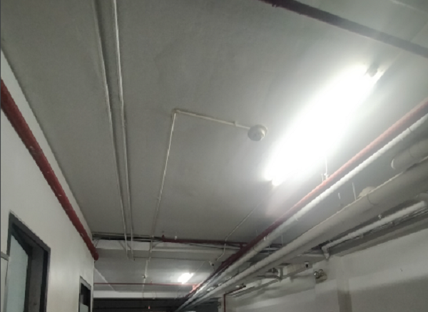 Đây là hệ thống chữa cháy của tòa nhà. Theo cơ quan chức năng, tòa nhà được trang bị hệ thống báo cháy tự động, hệ thống họng nước chữa cháy trong nhà, bình chữa cháy xách tay, đèn exit chỉ dẫn thoát nạn. Hệ thống đầu phun Sprinkler tự động tại tầng 1 để xe. Kiểm tra xác suất nhận thấy, hệ thống báo cháy tự động, các bình chữa cháy xách tay hoạt động bình thường. Tuy nhiên, hệ thống chữa cháy của tòa nhà không hoạt động. 