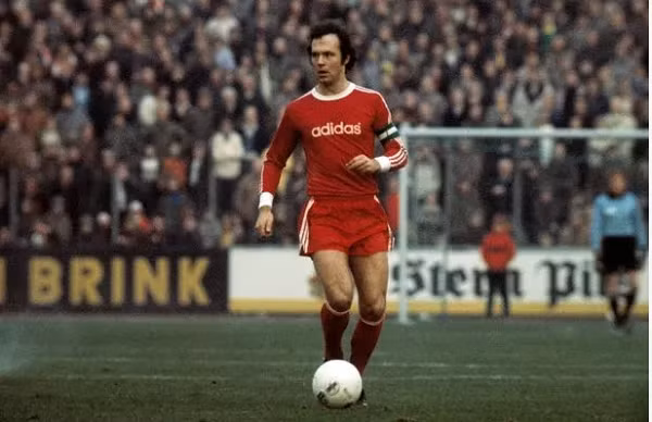 10 cau thu vi dai nhat lich su bong da: Messi xep thu 3-Hinh-3