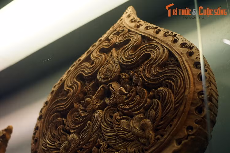 Là hiện vật nguyên gốc, độc bản, đóng góp giá trị quan trọng trong nghiên cứu nghệ thuật thời Lý thế kỷ 11-12, lá đề chim phượng Hoàng thành Thăng Long đã được công nhận là Bảo vật quốc gia của Việt Nam vào cuối năm 2021.