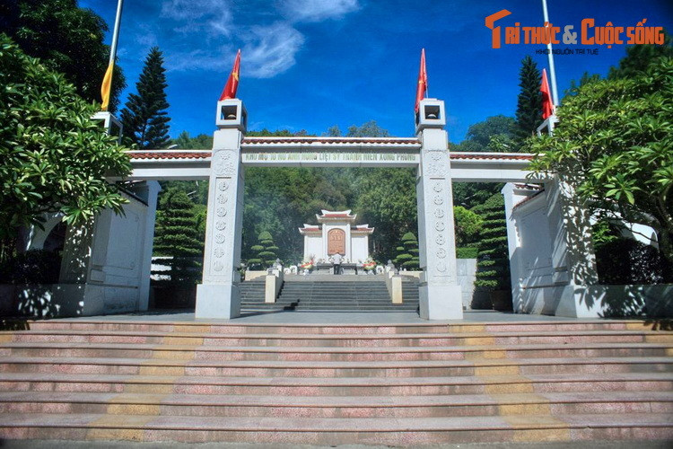 Sự hinh sinh của 10 nữ thanh niên xung phong ở Ngã ba Đồng Lộc là biểu tượng cô đọng cho tinh thần Anh hùng – Bất khuất – Trung hậu – Đảm đang của người phụ nữ Việt Nam cũng như của toàn thể lực lượng thanh niên xung phong thời kháng chiến chống Mỹ.