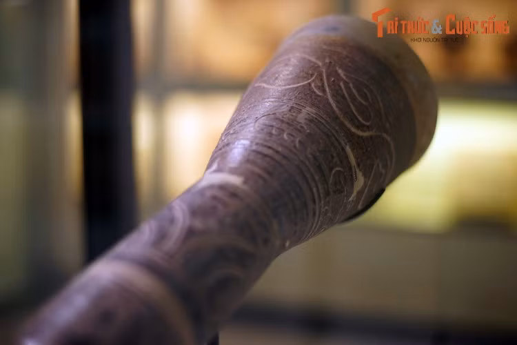 Dù có cấu tạo phức tạp hơn rất nhiều, những chiếc loa phóng thanh thời nay vẫn có kiểu dáng khá gần gũi với chiếc loa tuổi đời gần 1 thiên niên kỷ của Kinh thành Thăng Long thời Trần.