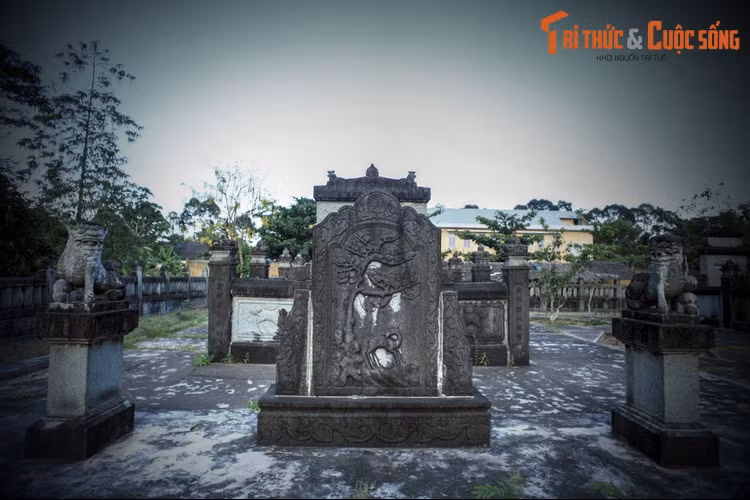 Khi đến giáp sông Cái thuộc vùng Cù Lao Minh, phương tiện bị hỏng và họ không thể đi được nữa. Ông quyết định cắm sào và khai phá từ mé sông Cái trở vào. Nhờ chăm chỉ làm nông, ông trở nên giàu có.