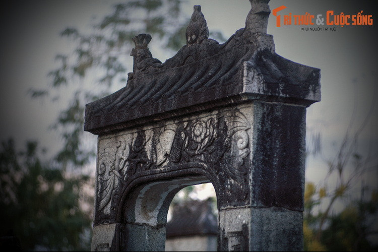 Ngoài đất do chính mình khai phá, ông còn mua lại đất của những nông dân nghèo nhập vào để cuối cùng ông có một gia tài đồ sộ, gần 2.000 mẫu đất. Nhờ thế lực kinh tế của mình, ông đã làm đến chức tri huyện...