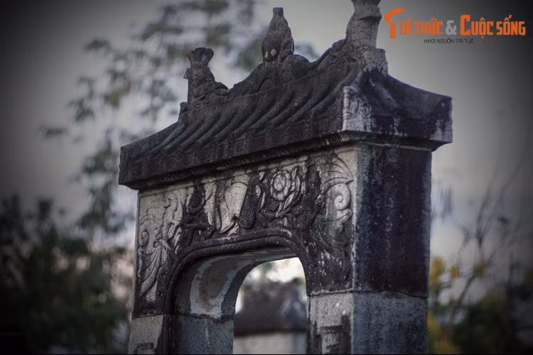 Ngoài đất do chính mình khai phá, ông còn mua lại đất của những nông dân nghèo nhập vào để cuối cùng ông có một gia tài đồ sộ, gần 2.000 mẫu đất. Nhờ thế lực kinh tế của mình, ông đã làm đến chức tri huyện...