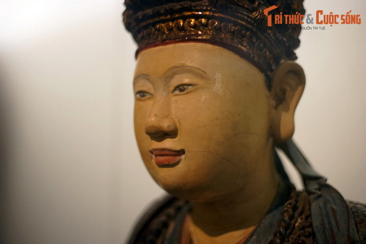 Theo sử sách, Trịnh Thị Ngọc Trúc (1595 – 1660) là hoàng hậu thời vua Lê Thần Tông. Bà nổi tiếng là một Hoàng hậu sùng đạo Phật và có học vấn uyên thâm. Bà là người biên soạn cuốn từ điển Hán – Nôm Chí Nam Ngọc Âm giải nghĩa – bộ bách khoa thư đầu tiên của Việt Nam.