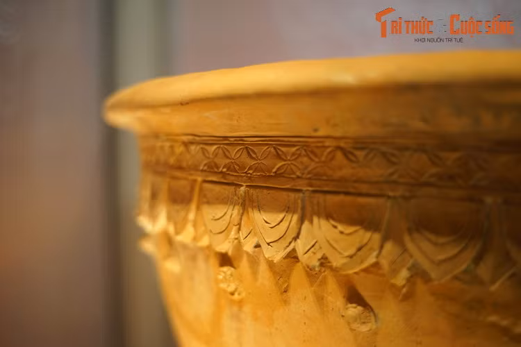 Chưa thể khẳng định chiếc chậu lớn này được sử dụng vào mục đích gì ở Hoàng thành Thăng Long thời Trần. Có thể phỏng đoán chậu được dùng để trồng cây cảnh hoặc chứa nước mưa, và cũng không loại trừ khả năng có vai trò như một chiếc bồn tắm.