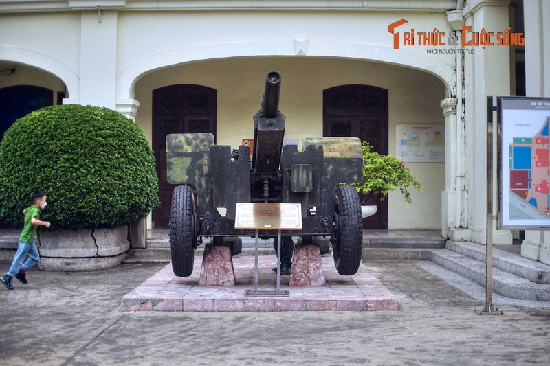 Bảo tàng khánh thành ngày 22/12/1959, nhân kỷ niệm 15 năm ngày thành lập Quân đội nhân dân Việt Nam, với tên gọi ban đầu là Bảo tàng Quân đội. Kiến trúc gốc của công trình vẫn được gìn giữ, với một số cải tạo để phù hợp với công năng của một bảo tàng.