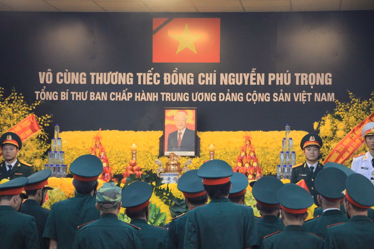 Di ảnh của Đồng chí Nguyễn Phú Trọng - Người lãnh đạo trọn đời vì nước, vì dân.