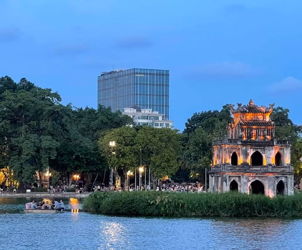 Xac minh thong tin thuyen cho khach du lich tham quan Thap Rua