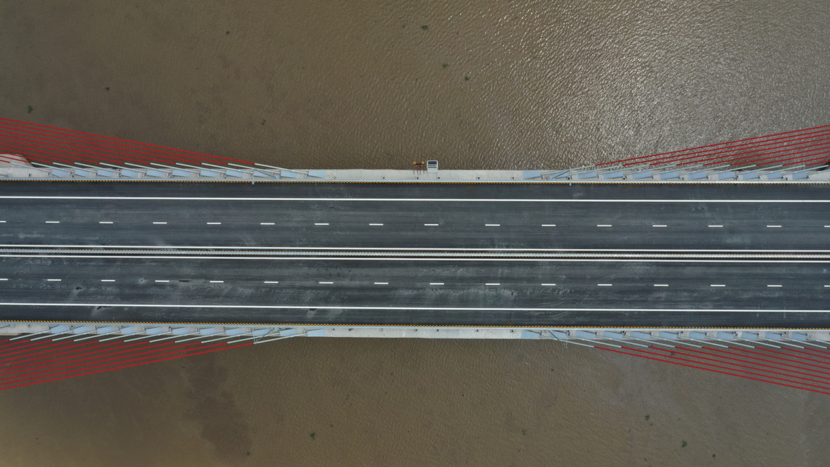 Theo Ban Quản lý dự án Đầu tư xây dựng các công trình giao thông Hải Phòng, trong quá trình thi công các cọc khoan nhồi trên lòng sông đều nằm trên các tầng địa chất đá vôi, yêu cầu kỹ thuật cao.