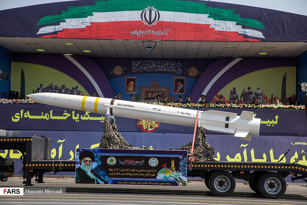 Hành động của Iran được xem là dễ hiểu khi đất nước Trung Đông này đang phải đối diện nguy cơ một cuộc tấn công quân sự từ bên ngoài ngày một cao.